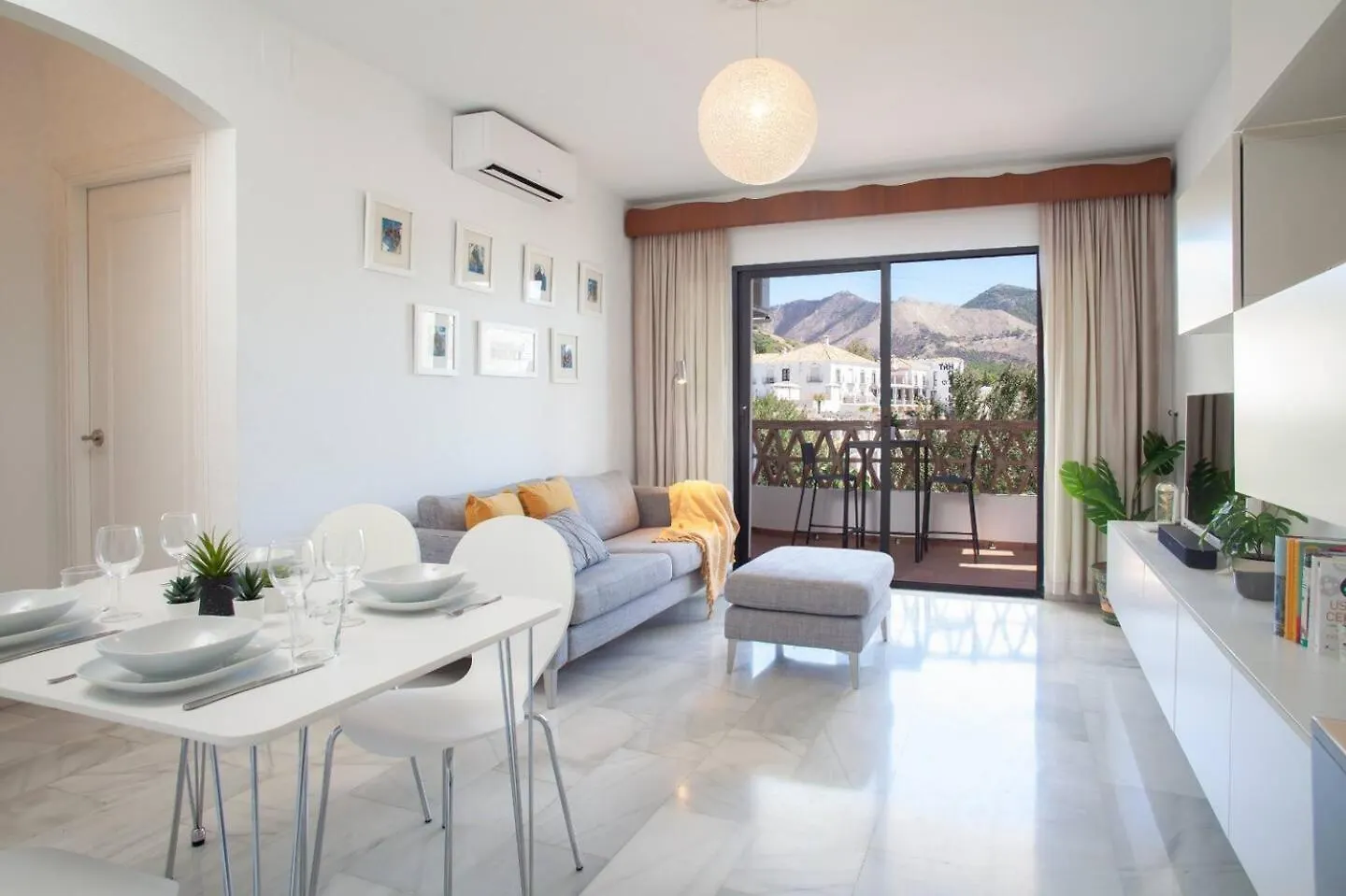 Delightful Apartment With Picturesque Views Mijas